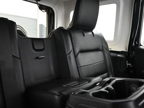 Used 2020 Jeep Wrangler Unlimited Sahara AWD/4WD image 17