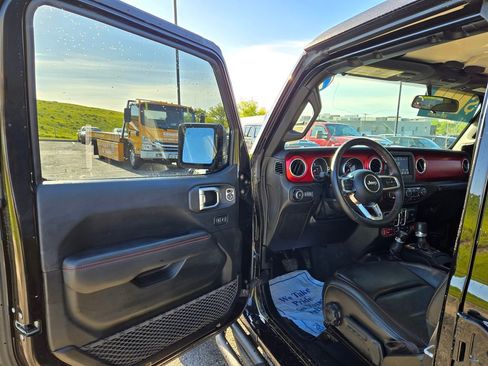 Used 2018 Jeep Wrangler Unlimited Rubicon w/ Safety Group AWD/4WD image 14