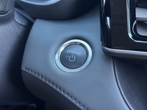 Used 2025 Toyota Highlander Limited image 24