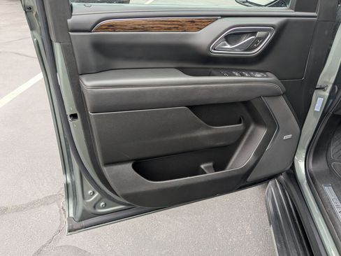 Used 2023 Chevrolet Suburban Premier image 12