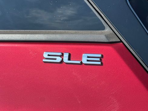 Used 2018 GMC Terrain SLE w/ Driver Convenience Package FWD image 4