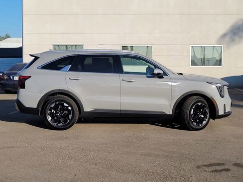 New 2026 Kia Sorento S FWD image 4