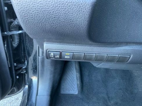 Used 2025 Toyota Corolla LE image 19