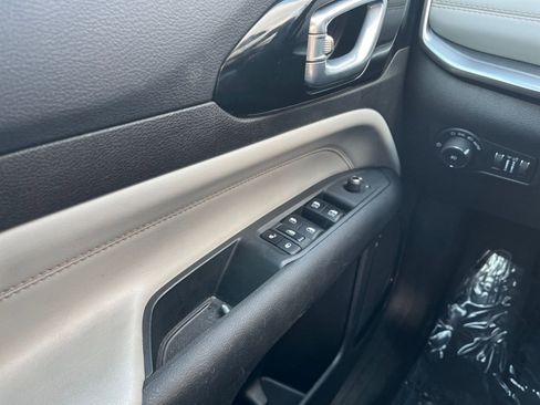 Used 2025 Jeep Compass Limited image 18