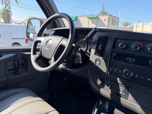 Used 2014 GMC Savana 3500 image 30