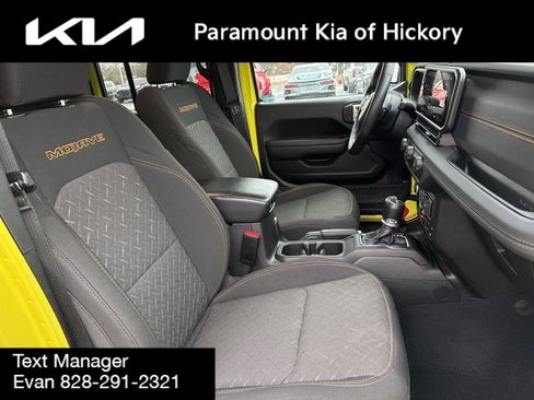 Used 2024 Jeep Gladiator Mojave w/ Technology Group image 37