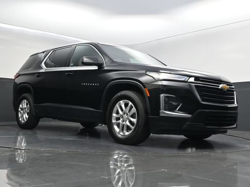 Used 2023 Chevrolet Traverse LS FWD image 35