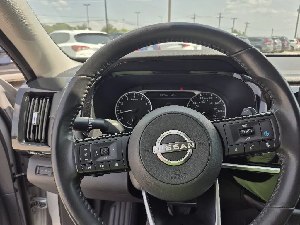 Used 2022 Nissan Pathfinder SV AWD/4WD image 31