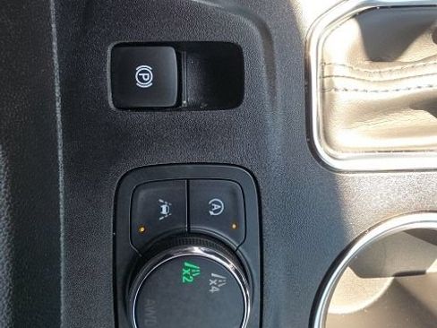 Used 2023 Chevrolet Traverse LT w/ LT Premium Package AWD/4WD image 15