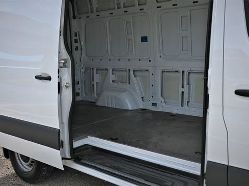 Used 2025 Mercedes-Benz Sprinter 2500 image 10