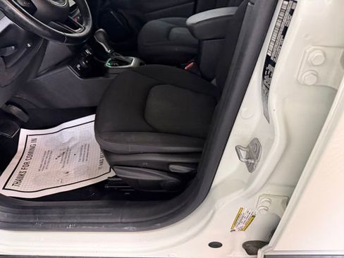 Used 2018 Jeep Renegade Altitude image 21