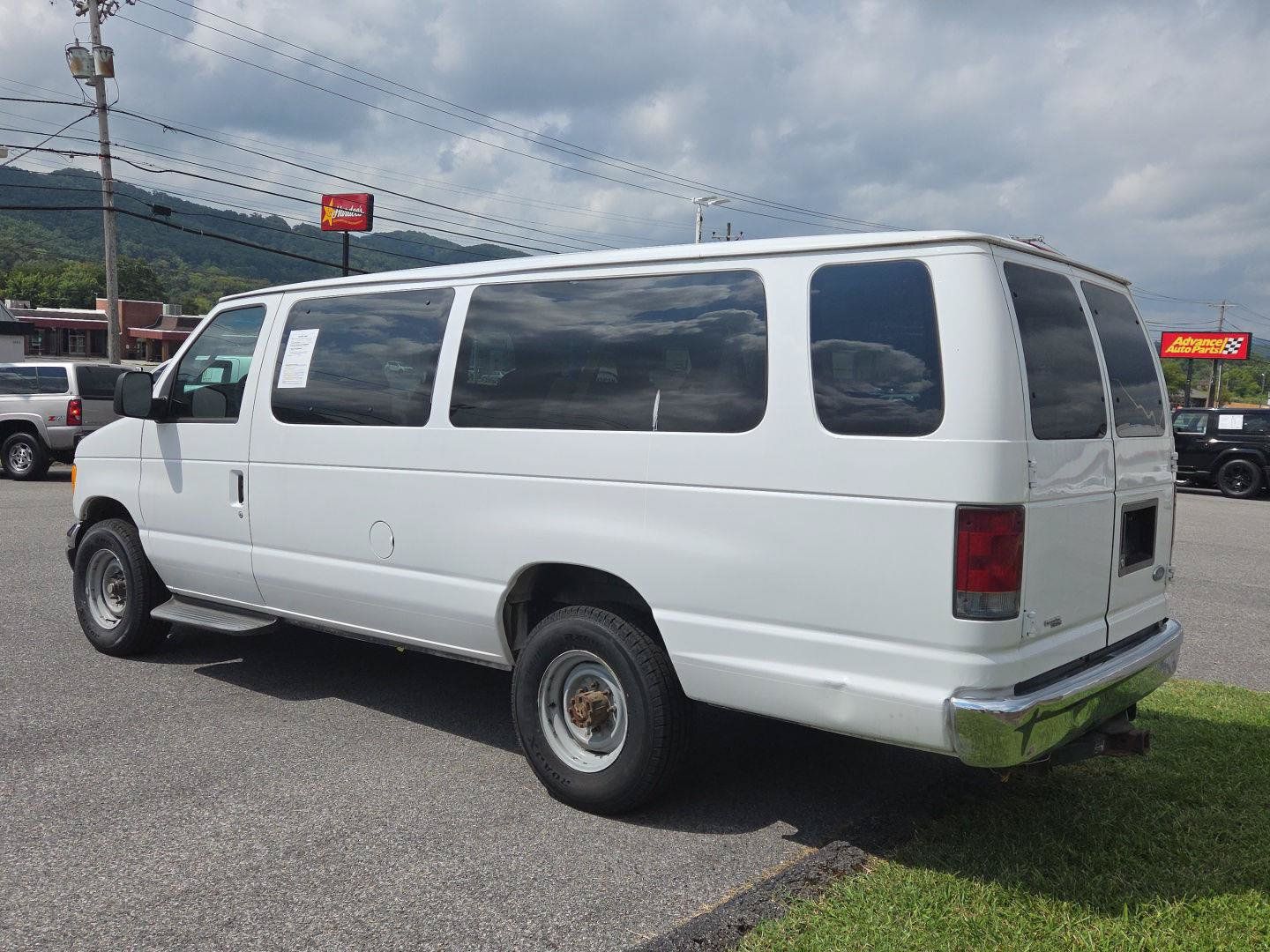 Used 2007 Ford E-350 and Econoline 350 XLT RWD image 4