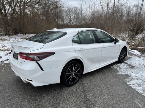 Used 2024 Toyota Camry SE image 5
