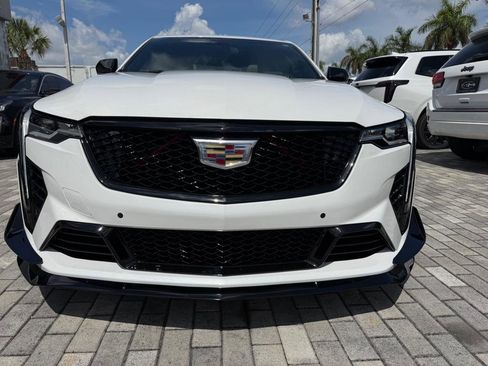 Used 2022 Cadillac CT4 Premium Luxury RWD image 2