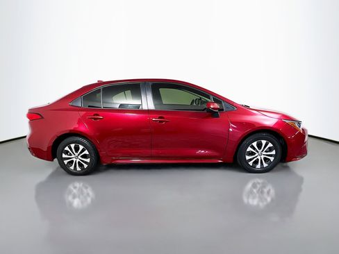 Used 2022 Toyota Corolla LE image 3