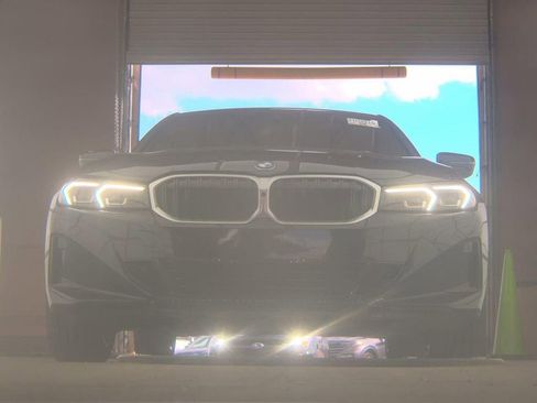 Used 2025 BMW 330i xDrive Sedan w/ Premium Package image 8