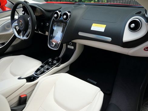 Used 2023 McLaren GT RWD image 10