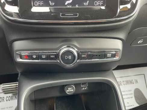 Used 2019 Volvo XC40 T5 R-Design image 38