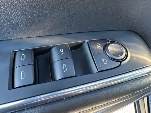 Used 2025 GMC Acadia Elevation image 25