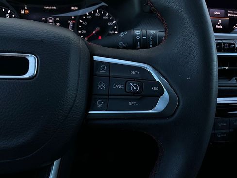 Used 2025 Jeep Compass Trailhawk AWD/4WD image 33