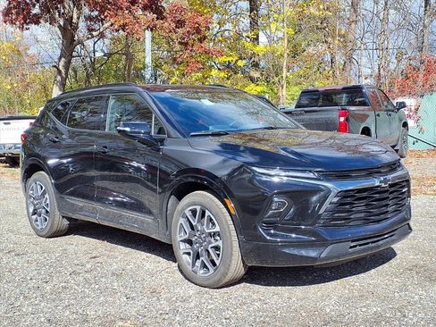 Used 2025 Chevrolet Blazer RS image 3