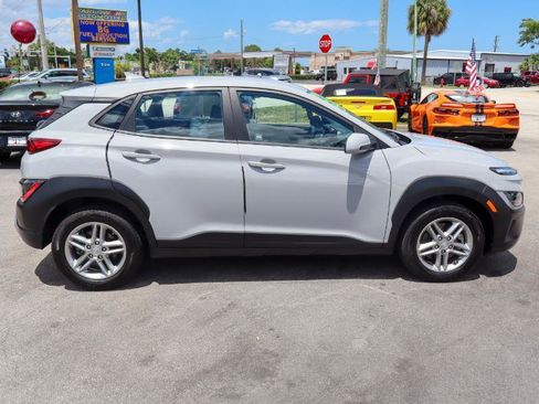 Used 2022 Hyundai Kona SE AWD/4WD image 6