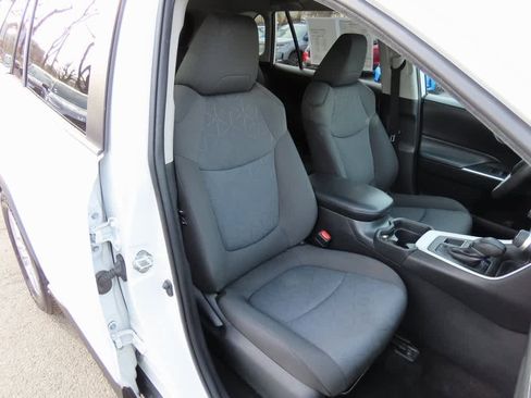 Used 2020 Toyota RAV4 XLE image 16