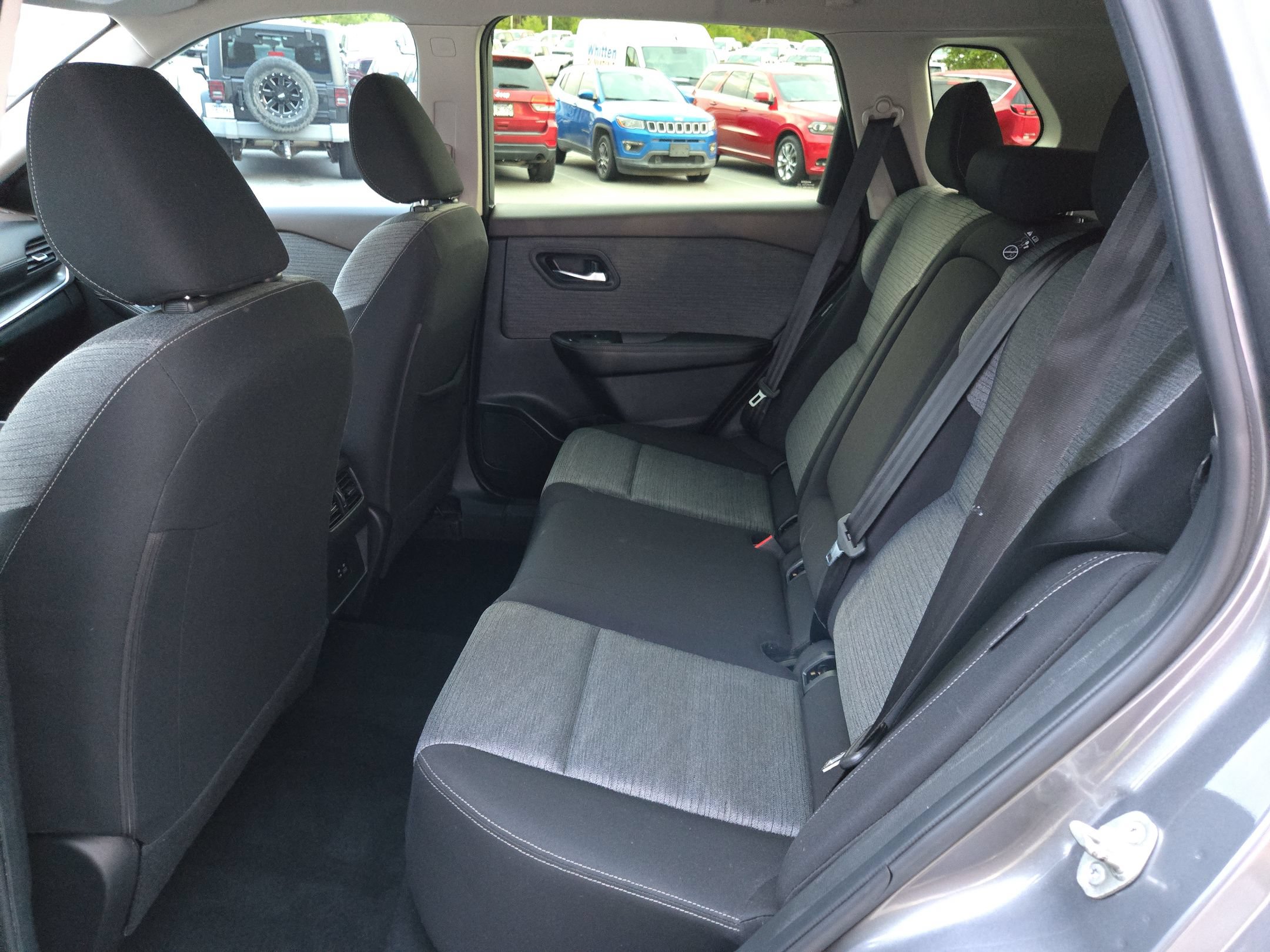Used 2023 Nissan Rogue SV FWD image 35