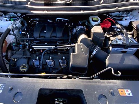 Used 2018 Ford Explorer XLT w/ Equipment Group 202A image 30