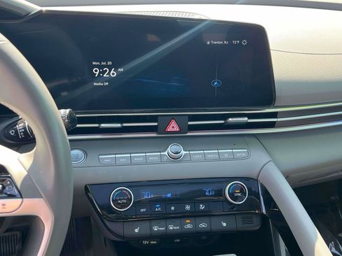 Used 2024 Hyundai Elantra SEL w/ Convenience Package FWD image 14