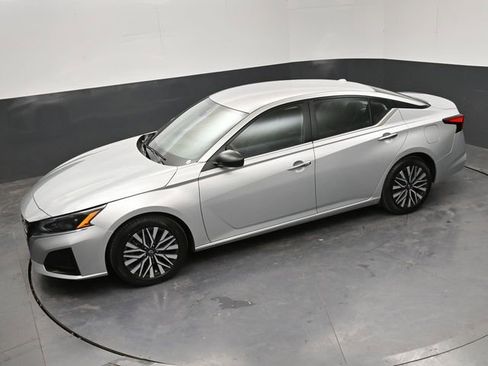 Used 2024 Nissan Altima 2.5 SV image 25