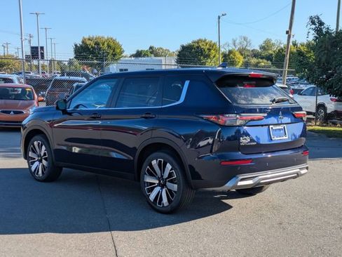 New 2025 Mitsubishi Outlander SE image 4