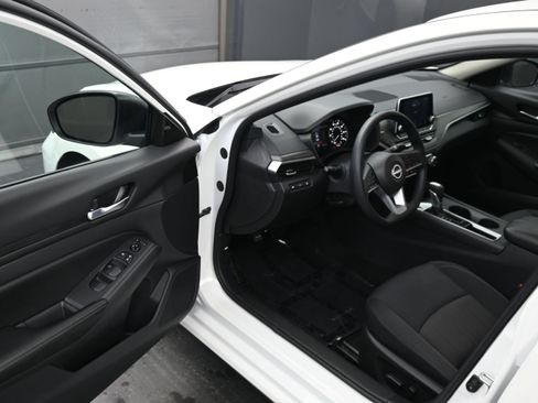 Used 2025 Nissan Altima 2.5 SV FWD image 22