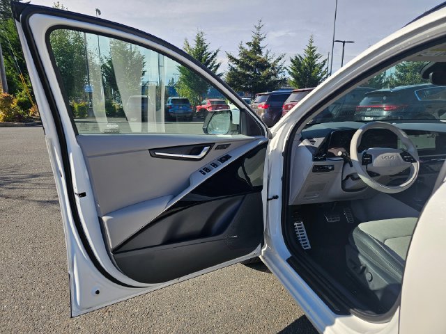 New 2026 Kia Niro Wave w/ Wave Preserve Package FWD image 18