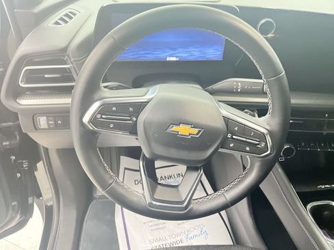 Used 2025 Chevrolet Traverse LT FWD image 18