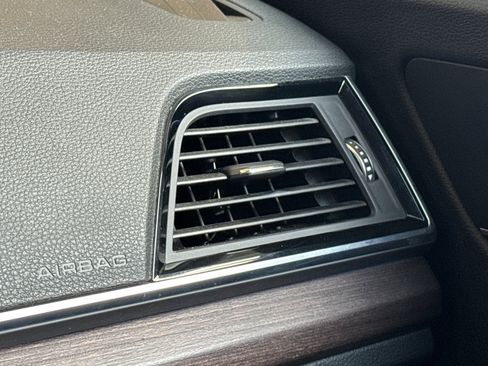 Used 2021 Audi Q5 e Prestige w/ Prestige Package image 27