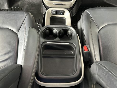 Used 2017 Chrysler Pacifica Touring-L image 38