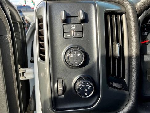 Used 2018 Chevrolet Silverado 1500 LT w/ All Star Edition image 34