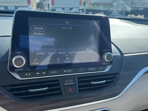 Used 2025 Nissan Altima 2.5 SV FWD image 46