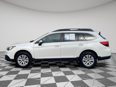 Used 2017 Subaru Outback 2.5i Premium image 7