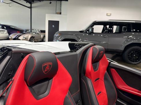 Used 2021 Lamborghini Huracan EVO image 27