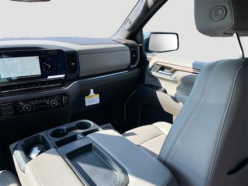 Used 2024 Chevrolet Silverado 1500 LT w/ Z71 Off-Road Package image 24