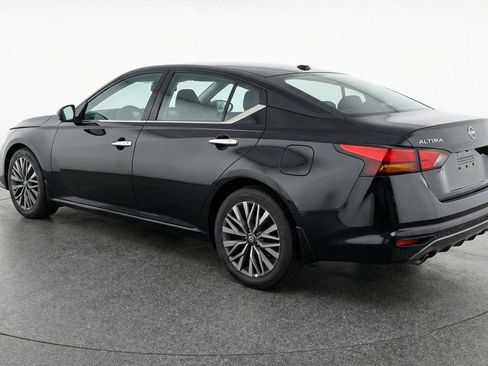 Used 2025 Nissan Altima 2.5 SV FWD image 5