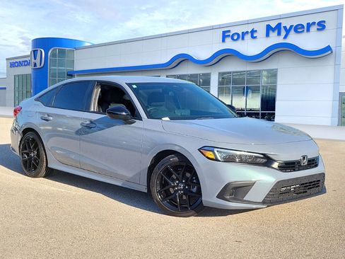 Used 2023 Honda Civic Sport image 1