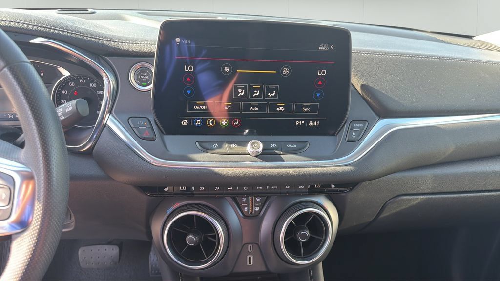 Used 2025 Chevrolet Blazer LT FWD image 16