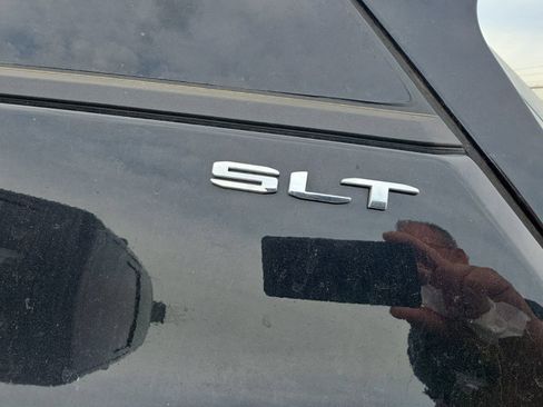 Used 2023 GMC Terrain SLT AWD/4WD image 3