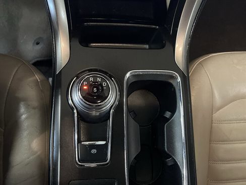 Used 2018 Ford Fusion SE w/ Fusion SE Technology Package image 18