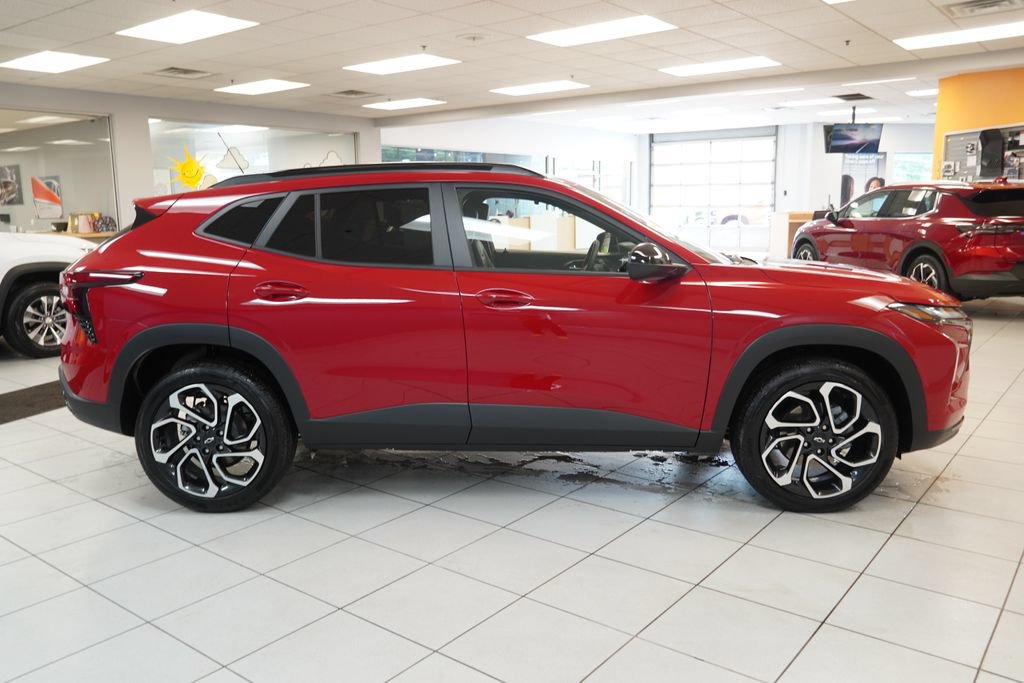 Used 2026 Chevrolet Trax RS w/ Driver Confidence Package FWD image 12