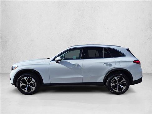 Used 2025 Mercedes-Benz GLC 350e 4MATIC image 9