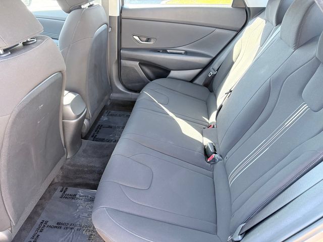 Used 2023 Hyundai Elantra SEL w/ Convenience Package FWD image 7